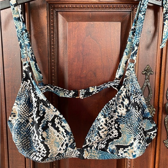 Bikini Set - Picture 2 of 5